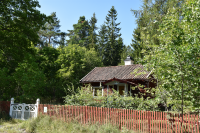 Lövlunda var ett soldattorp. På 1920-talet bodde här en man som hette Salén som körde till torget med mjölk. Torpet är först omnämnt 1729 i Vallentuna kyrkoarkiv AI:1. Vid avstyckningen från Lingsberg, den 24 februari 1924 fick 
Lövlunda en halv hektar.