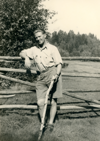 Sten-Erik Lindström föddes 1908 och växte upp i villa Marieborg i centrala Vallentuna.