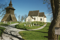 Markims kyrka från 1200-talet och klockstapeln.