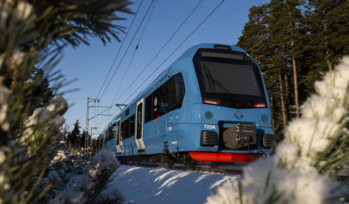 Vinterbild på tåg på Roslagsbanan 