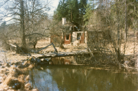 Ruin av Röby torp i Kårsta. En tid (1970-talet?) var torpet sommarbostad för Gustaf Hillerström.