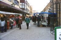 Lions julmarknad på Torggatan. Vy mot Ica och Coop.