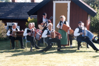 Evenemang vid Kvarnbacken och Kvarnstugan i Brottby, arrangerat av Össeby hembygdsförening.