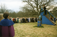 Firande av Gustav Vasa 500 år. Man tror att Gustav Vasa föddes på Lindholmens gård i Vallentuna 1496. Med anledning av det firades "Gustav Vasa 500 år" i Orkesta under maj månad 1996. Föreningar och enskilda arbetade gemensamt för ett festligt och minnesvärt jubileum. På Vasakullen i Lindholmen gavs ett Krönikespel, en föreställning i Per Norbäcks regi.