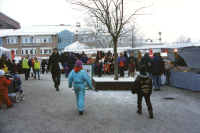 Lions julmarknad på Torggatan. Vy mot Tuna torg.