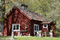 Torpet Källboda hörde till Molnby gård. Torpet hade bara en liten trädgårdstäppa. Källboda är först omnämnt 1751  i Vallentuna kyrkoarkiv. 