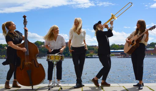 Fröken Elvis är: Camilla Fritzén, Sanna Andersson, Lisa Bodelius, Josefin Berge , Maria Olsson.