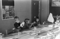 Trafikskola för barn.
•Fotografiet ingår i bildserien ”Vardagsliv i Vallentuna kommun” av Rachael Gough-Azmier & Gunilla Blomé, Haga Studios HB.
