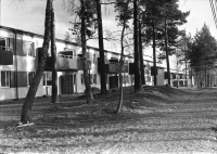 Össebyhus oktober 1973.
•Fotografiet ingår i bildserien ”Vardagsliv i Vallentuna kommun” av Rachael Gough-Azmier & Gunilla Blomé, Haga Studios HB.
