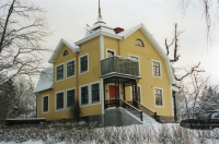 Äldre bebyggelse längs Olsborgsvägen. Villa kallad "Villa Framnäs", byggår 1910, jämför bild med löpnr 1936. 