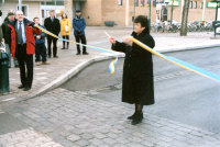 Upprustningen av Banvägen i centrala Vallentuna med start i november 1999 och nyinvigning den 8 december 2000. Kommunalrådet Birgitta Almlöf klipper bandet och håller tal.